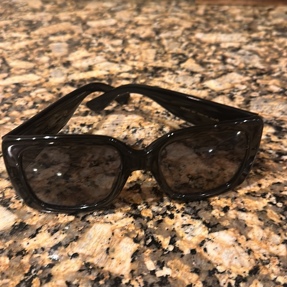 Gucci Sunglasses - Picture 3 of 3